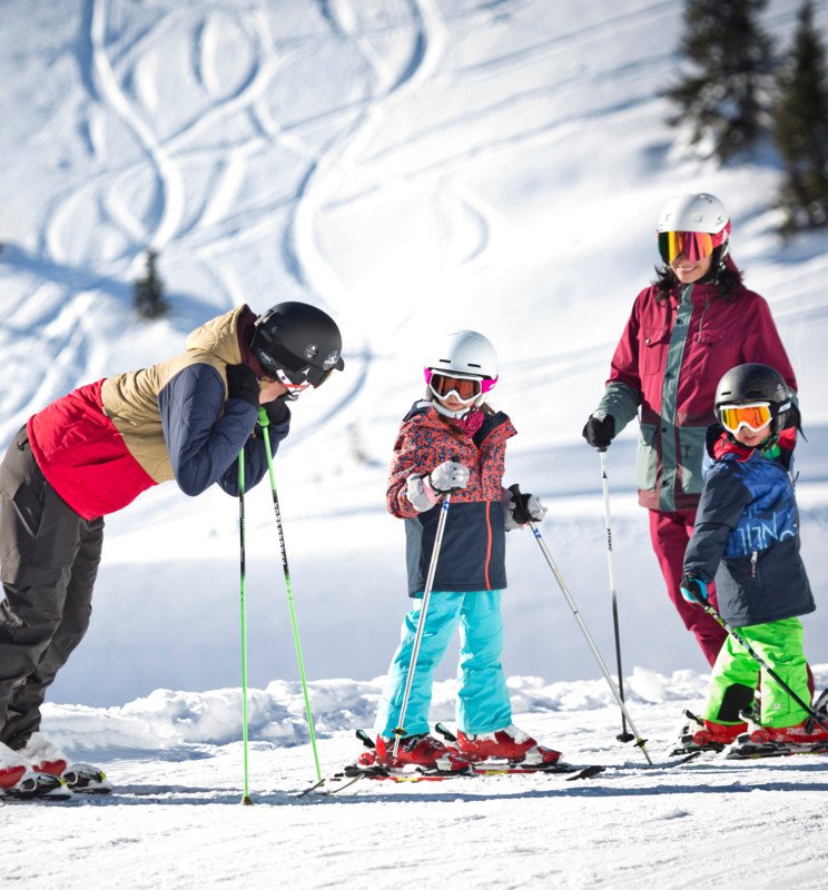 ski family making tracks